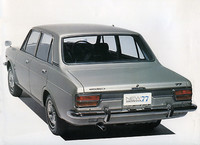 新型77カスタムのリアビュー。