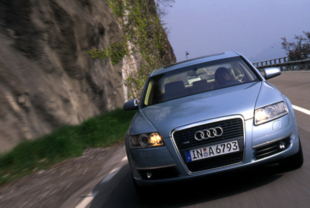 【スペック】A6 4.2 クワトロ：全長×全幅×全高＝4916×1855×1459mm／ホイールベース＝2843mm／車重＝1745kg／駆動方式＝4WD／4.2リッターV8DOHC40バルブ（335ps/6600rpm、42.8kgm／3500rpm）