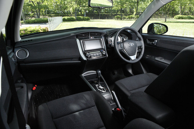 トヨタ・カローラ アクシオ1.3X（FF/CVT）／カローラ フィールダー1.8S