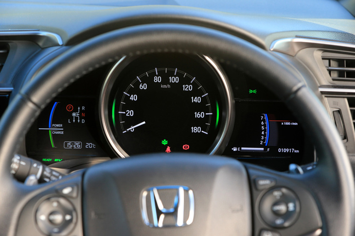 ホンダ・フィット ハイブリッド・S Honda SENSING（メーター）