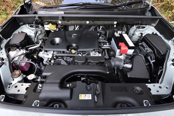 非ハイブリッド車のパワーユニットは、自然吸気の2リッター直4エンジン。発進用ギア付きのCVTが組み合わされる。