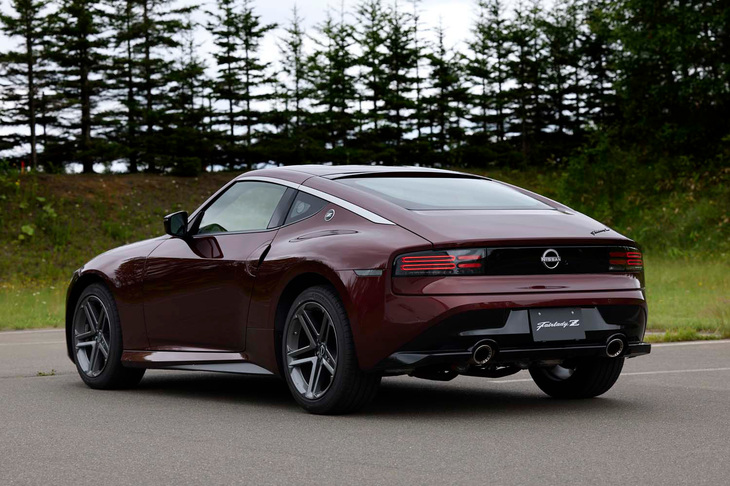 「RZ34」という型式名が与えられた新型「フェアレディZ」。プラットフォームは従来型の改良版だが、それでも隔世の進化を遂げている。