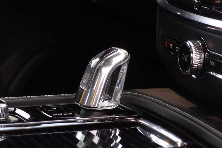 ボルボS60 T8ポールスターエンジニアード（シフトレバー）