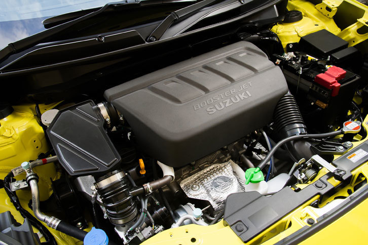 エンジンは1.6リッター自然吸気から1.4リッター直噴ターボに変更。最高出力は136psから140psに、最大トルクは160Nmから230Nmに向上している。