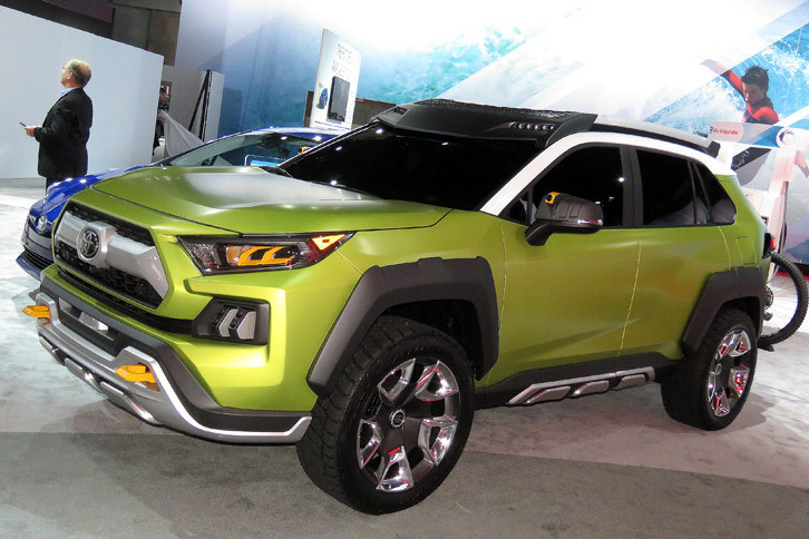 トヨタが発表したコンセプトモデル「FT-AC」。