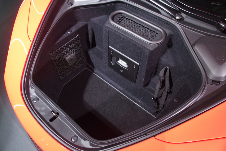 マクラーレン765LT（トランクルーム）