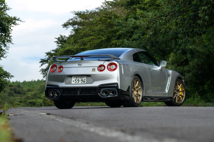 今回の試乗車は「プレミアムエディションT-spec」。車両本体価格は2024年モデルから140万円ほどアップした2035万円。