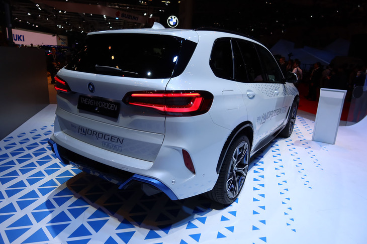 BMW iX5ハイドロジェン