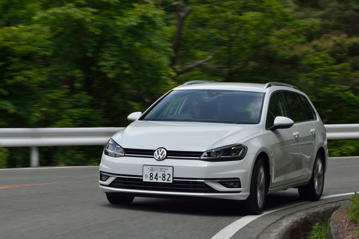 外装ではフロンバンパーのデザインが変更されている。ボディーのワイド感を従来にも増して強調したとのことだ。