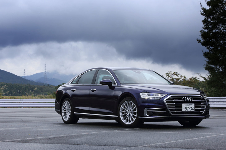 ボディーカラーは試乗車の「ナバーラブルーメタリック」を含む全10色が用意される。