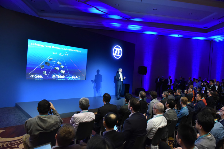 こちらは独ZFのプレスカンファレンスの様子。同社はamsやイベコ・オートモーティブシステムズと共同でソリッドステートライダーの開発を進めている。ライダーの開発は、世界中のサプライヤーがしのぎを削る激戦区なのだ。