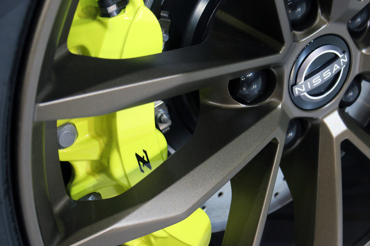 「日産フェアレディZ プロトタイプ」のブレーキキャリパーには「Z」のロゴがあしらわれている。