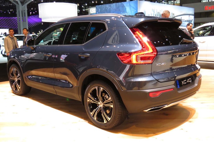 ボルボXC40 T5 AWDインスクリプション