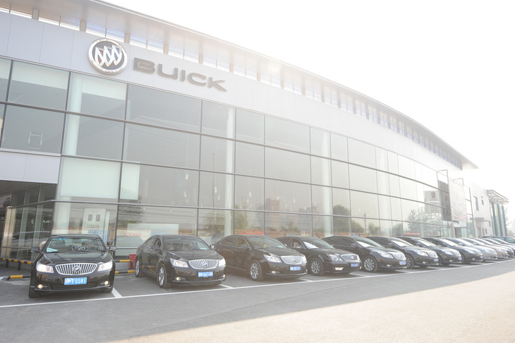 北京市内のビュイックのショールーム。2800万台という規模を誇る中国市場では、独、日、米、そして吉利汽車や長安汽車といった地元の自動車メーカーが、シェア争いを繰り広げている。