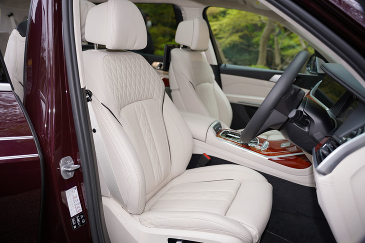BMWアルピナXB7（フロントシート）
