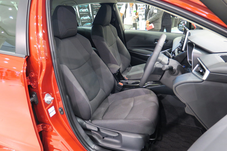 トヨタ・カローラS（フロントシート）