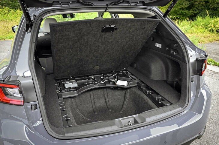 スバル・レヴォーグ レイバック リミテッドEX（ラゲッジスペース）