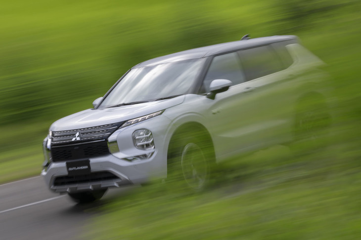 新型「三菱アウトランダー」のPHEVモデル。