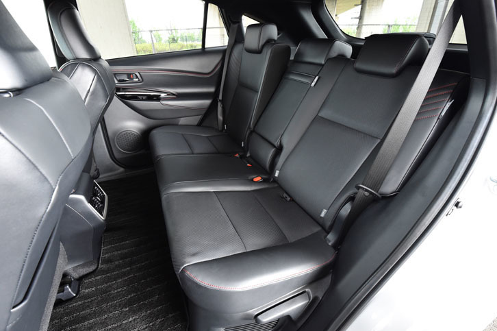 60：40分割可倒式のリアシート。リクライニング機能が備わる。