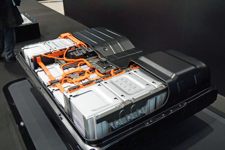 「リーフe＋」用リチウムイオンバッテリーのカットモデル。全部で288セルが内蔵されている。