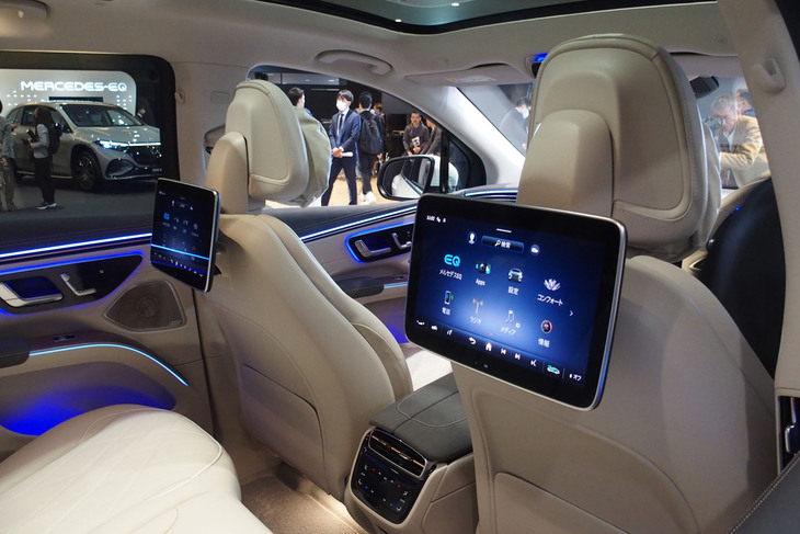 メルセデス・ベンツEQS450 4MATIC SUV（後席用モニター）