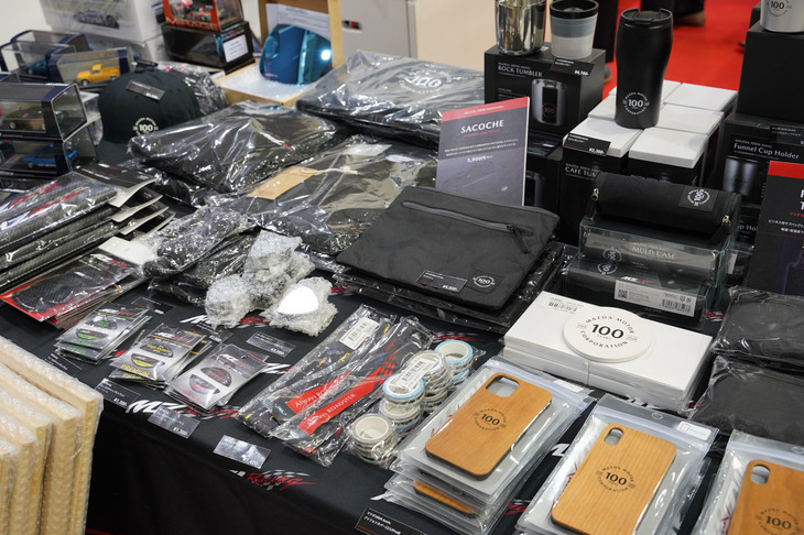 MZRacingのブース。