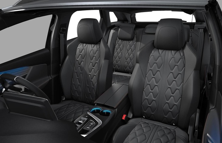 「ブラックナッパレザー」で仕立てられた「3008 GTエグゼクティブエディション」のインテリア。