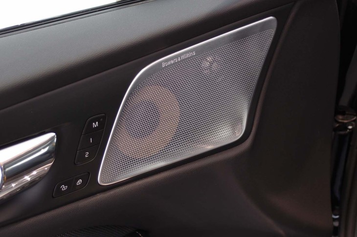 ボルボS60 T8ポールスターエンジニアード（フロントドア部のスピーカー）