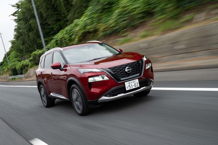 駆動用モーターはフロントが最高出力204PSを、リアが同136PSを発生する。