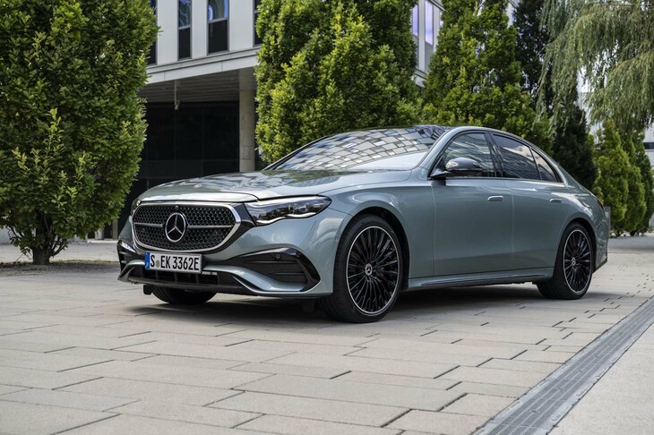 W214型にフルモデルチェンジした「メルセデス・ベンツEクラス」。多彩なパワートレインがラインナップされているが、撮影の都合でプラグインハイブリッドモデル「E400e」の写真を中心に紹介する。