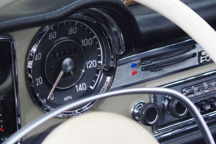 メルセデス・ベンツ280SL（1969年）／MATSUSHIMA CLASSIC CAR