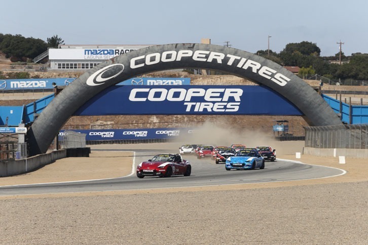 「グローバルMX-5カップ・エキシビションレース」の様子。