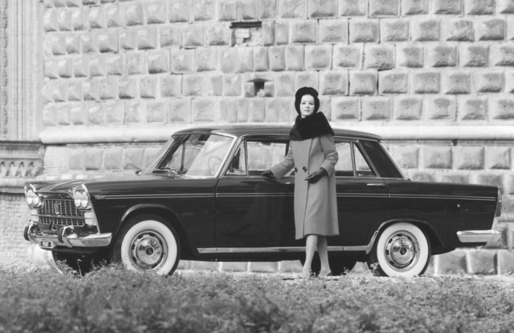 1959年デビューの「2100」から発展して1961年に登場した「フィアット2300」。2.3リッター直6エンジンを積んだフラッグシップサルーンで、ホイールベースを延ばして後席スペースを広げた「2300スペチアーレ」も用意された。