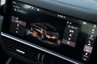 センタースクリーンを介してオフロードモードも設定できる。センターとリアはデフロックが可能。