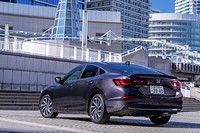 
	「インサイト」は全グレードで前輪駆動方式を採用する。ボディーサイズは全長×全幅×全高＝4675×1820×1410mm、ホイールベースは2700mm。試乗車の「EX・ブラックスタイル」では車重1390kg（カタログ値）となっていた。
	