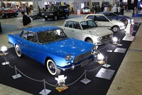 「ニッサンとイタリアンデサインのクリエーション」より、手前は1960年のトリノショーに出展されたミケロッティ作の「プリンス・スカイラインスポーツ」、その隣は1963年に登場したピニンファリーナ作の「ダットサン・ブルーバード1200デラックス」。（写真：荒川正幸）