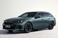 「BMW 5シリーズ ツーリング」に2リッターのガソリンモデル「523i」が登場