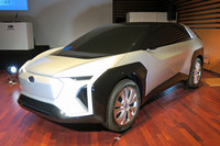 スバルとトヨタが共同開発を進めるSUVタイプの電気自動車は、2020年代前半に投入される見込み。写真は2020年1月にスバルが公開したそのデザインスタディーモデル。