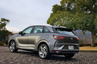 ボディーサイズは全長×全幅×全高＝4670×1860×1640mm、ホイールベースは2790mm。そのサイズ感は「トヨタRAV4」に近い。車重は1870kgと発表されている。