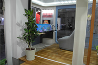 車内も部屋のような作りになっている。