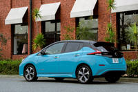 室内スペースは標準車から変更はなく、全長を5mm、床下を15mm広げることによって、バッテリー容量の増加分を補っている。