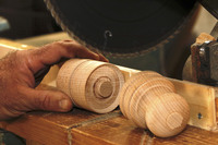 円筒形にしたら、さらに2つに切り分ける。