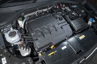 日本仕様に搭載されるのは2リッター直4ディーゼルターボエンジンのみだが、本国仕様には1～2リッターのガソリンエンジンや、1.6リッターのディーゼルエンジンも用意されている。