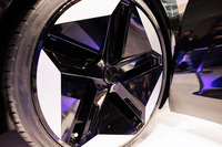 ホイールのセンターキャップは、ホンピー・テクノロジーズの社章をもとにしたもの。