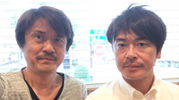 当連載を担当するモータージャーナリストの清水草一氏（左）と、今回のゲスト、輸入中古車評論家の伊達軍曹（右）。伊達氏は、清水氏が代表を務める編集プロダクション「有限会社フォッケウルフ」の創業メンバーでもある。