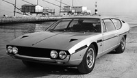 こちらは本文中で紹介した「エスパーダ」。1968年に登場したランボルギーニの4シーターモデルで、4リッターの12気筒エンジンを搭載していた。