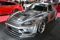 オーバーフェンダーやカーボンパーツでドレスアップされた「ホンダS2000」のチューニングカー。「オートサロンといえば、やっぱりこういうのでしょ！」というファンも多いはず。