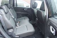 2列目シートには、ワンタッチで格納できるタンブル機能が組み込まれている。