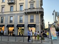 「クプラ・ガレージ・ミラノ」は期間中23時30分まで開かれていた。