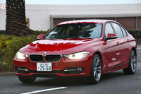 新型「BMW 3シリーズ」。日本では2012年1月30日に「328i」が発売された。追って年内に「320i」とハイブリッドモデル「アクティブハイブリッド3」が加えられる見込み。